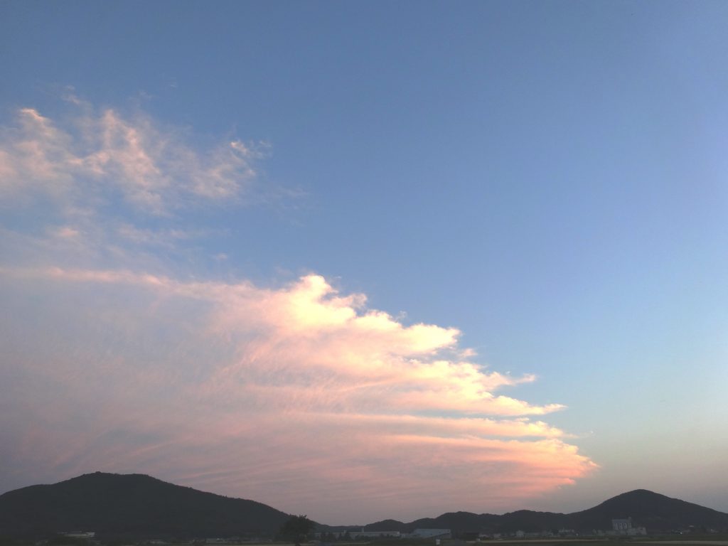 ふしぎな形の夕焼雲