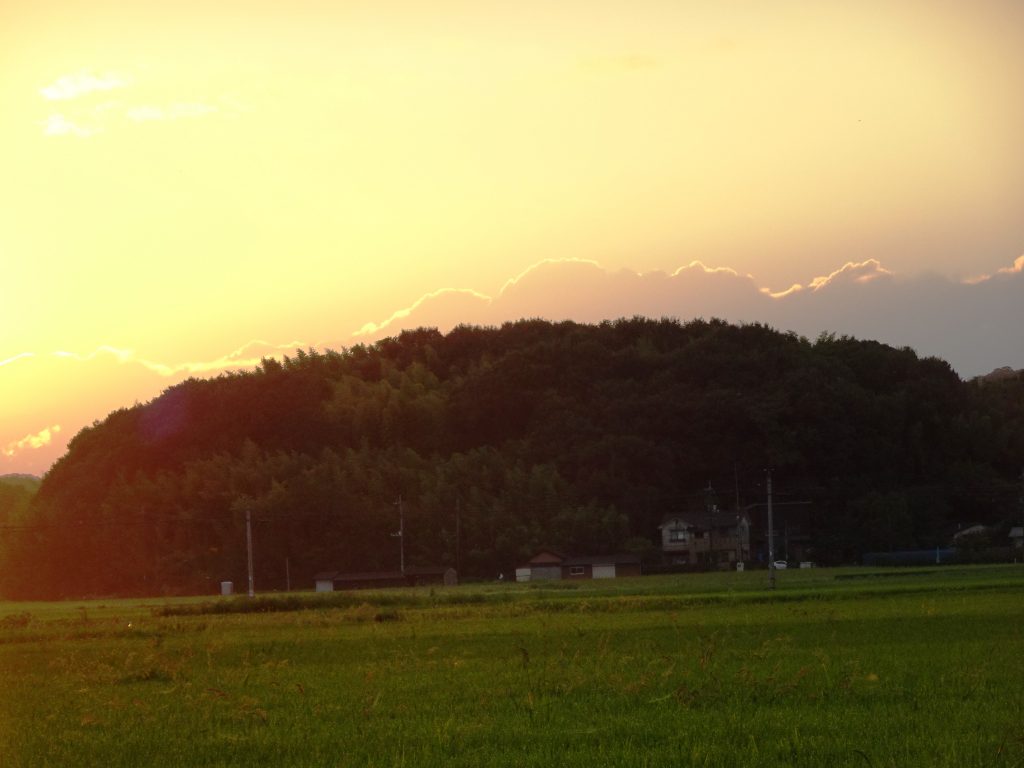 初秋、田舎の夕景
