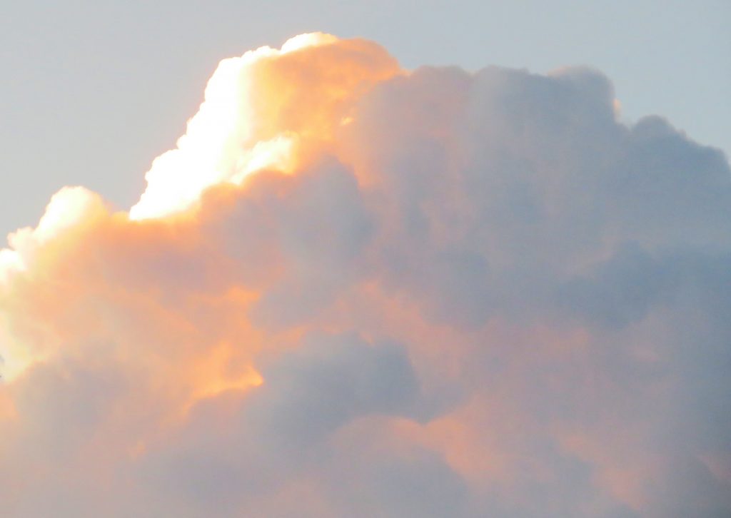 ８月の夕焼け雲