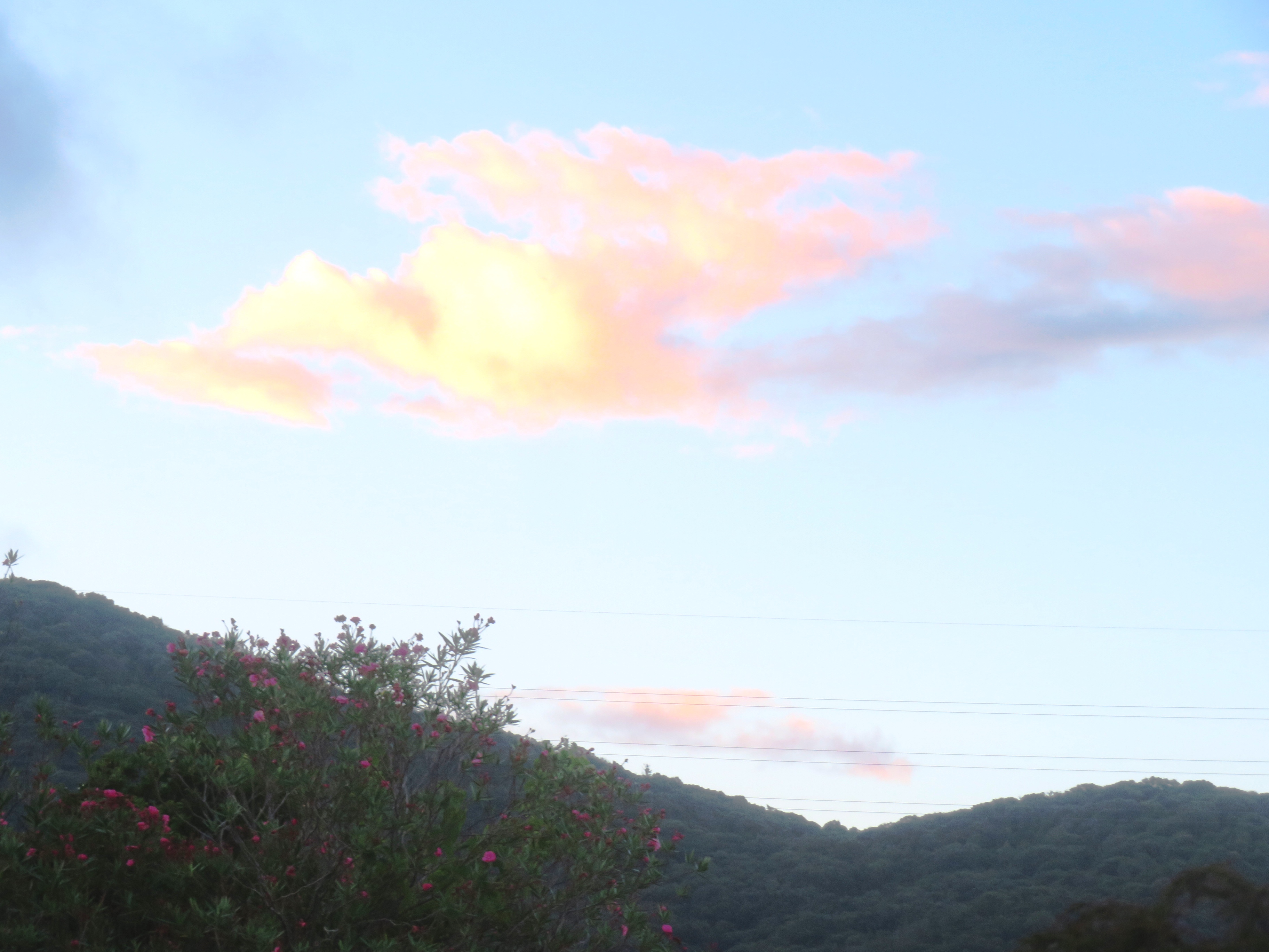 日の出の空
