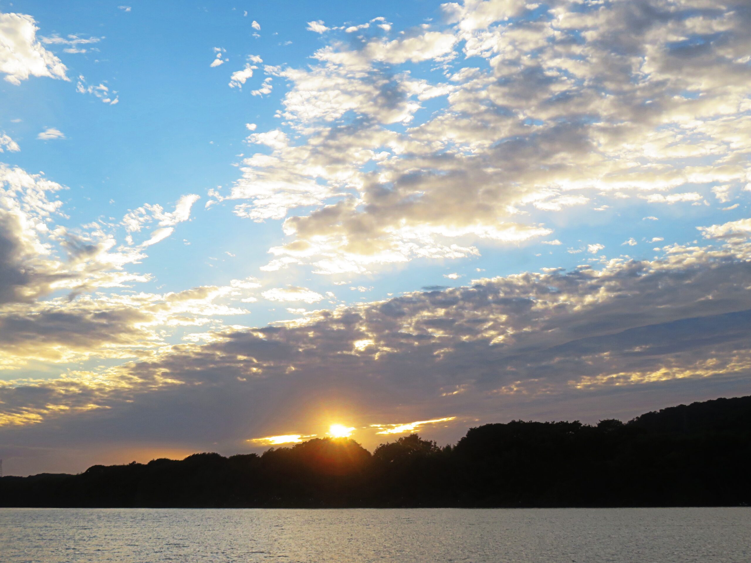 晩秋の夕暮れ