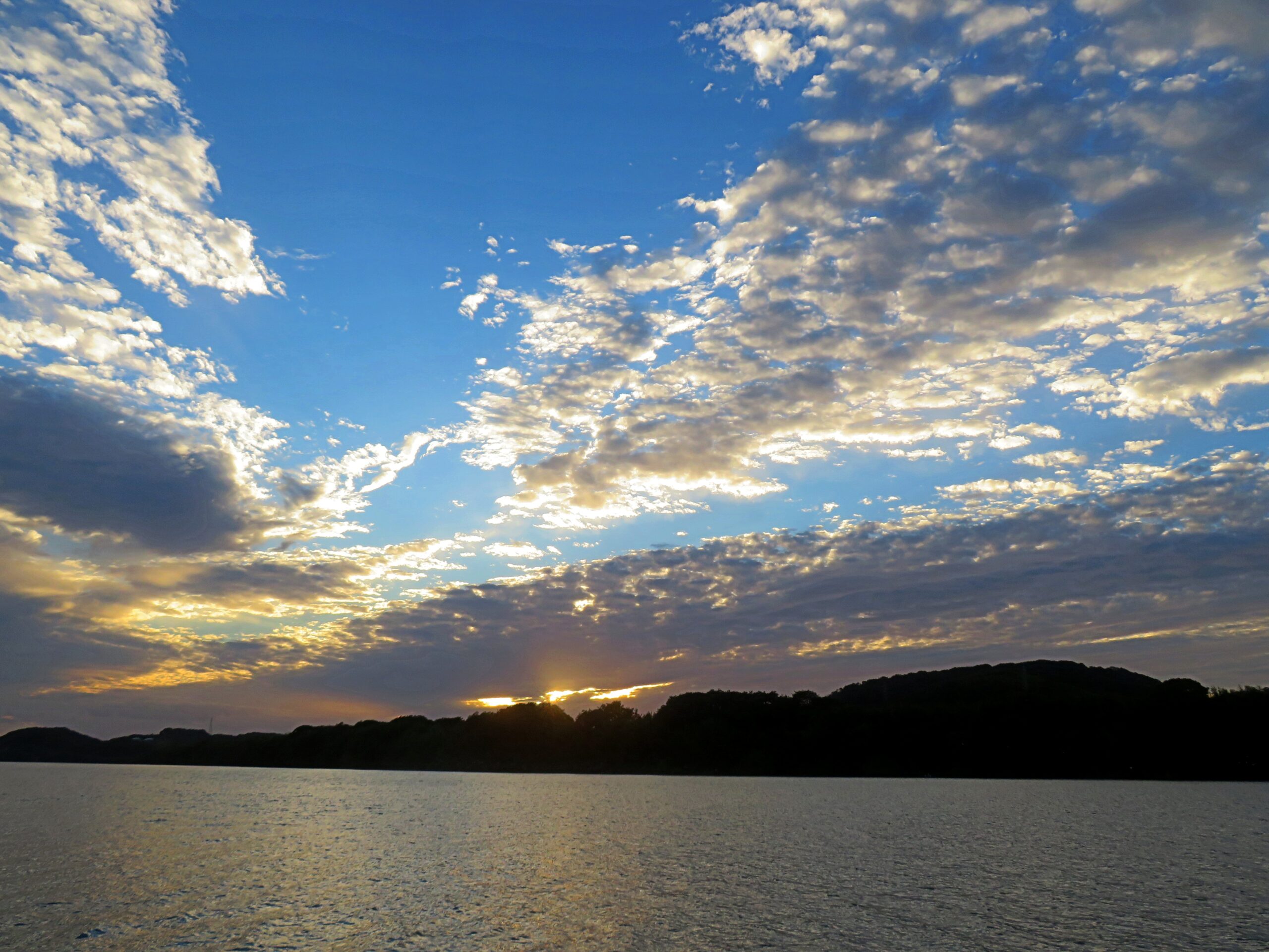 晩秋の夕暮れ